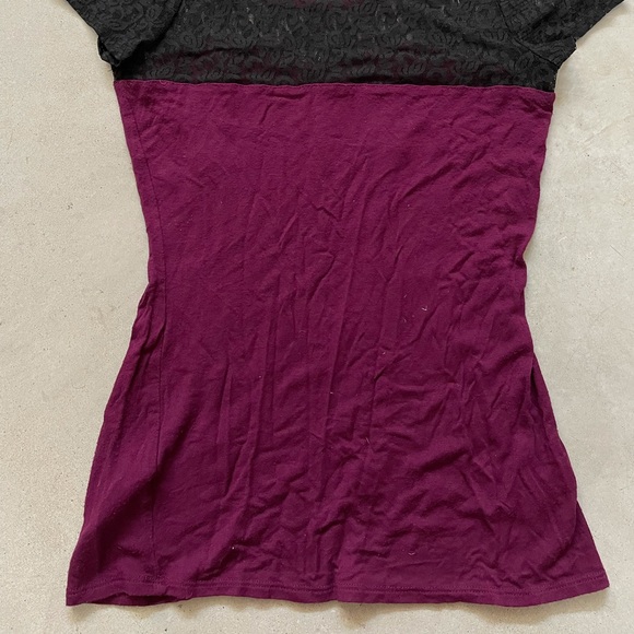Dressy maroon top with black lace top detail - Picture 3 of 3